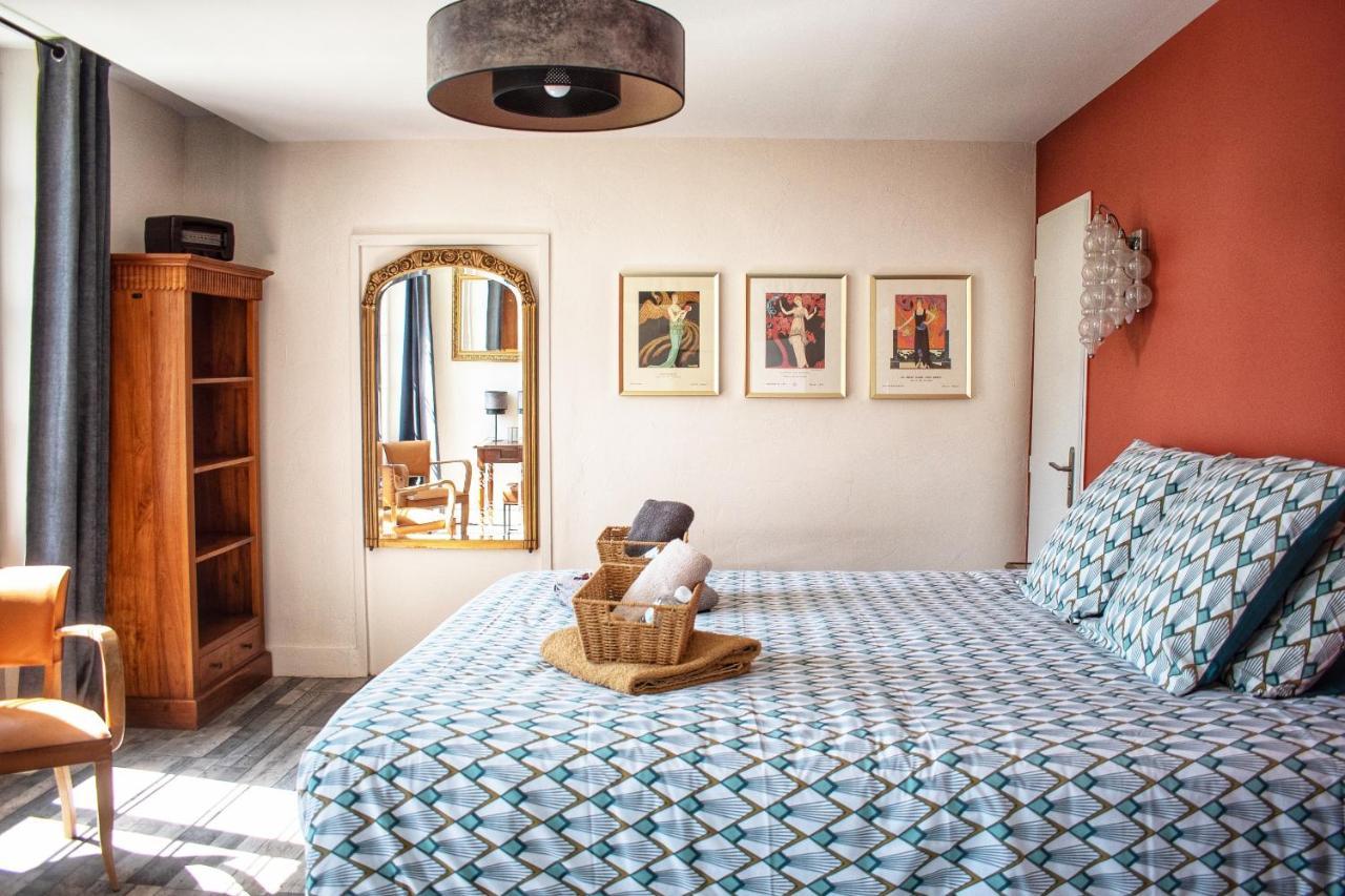Les Volets Violets Bed & Breakfast Salles  Eksteriør bilde