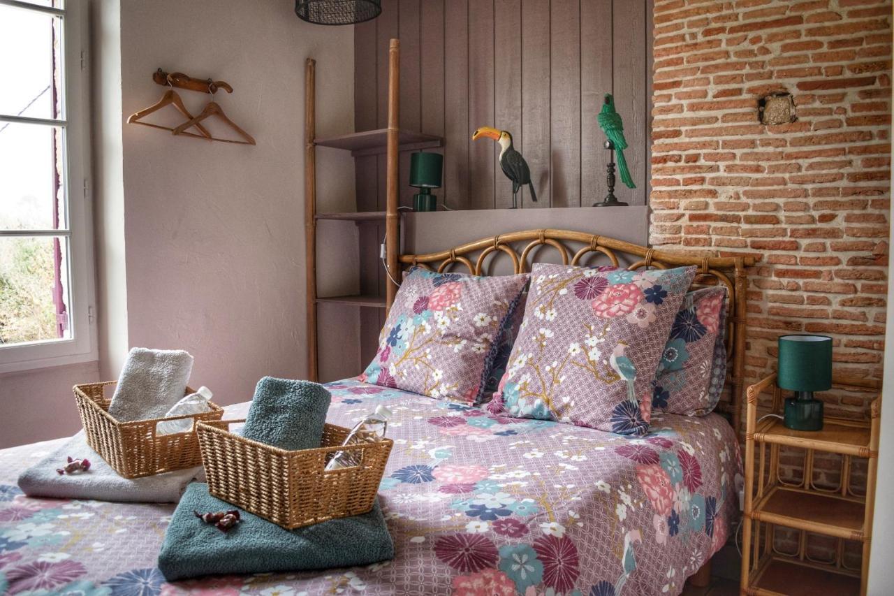 Les Volets Violets Bed & Breakfast Salles  Eksteriør bilde