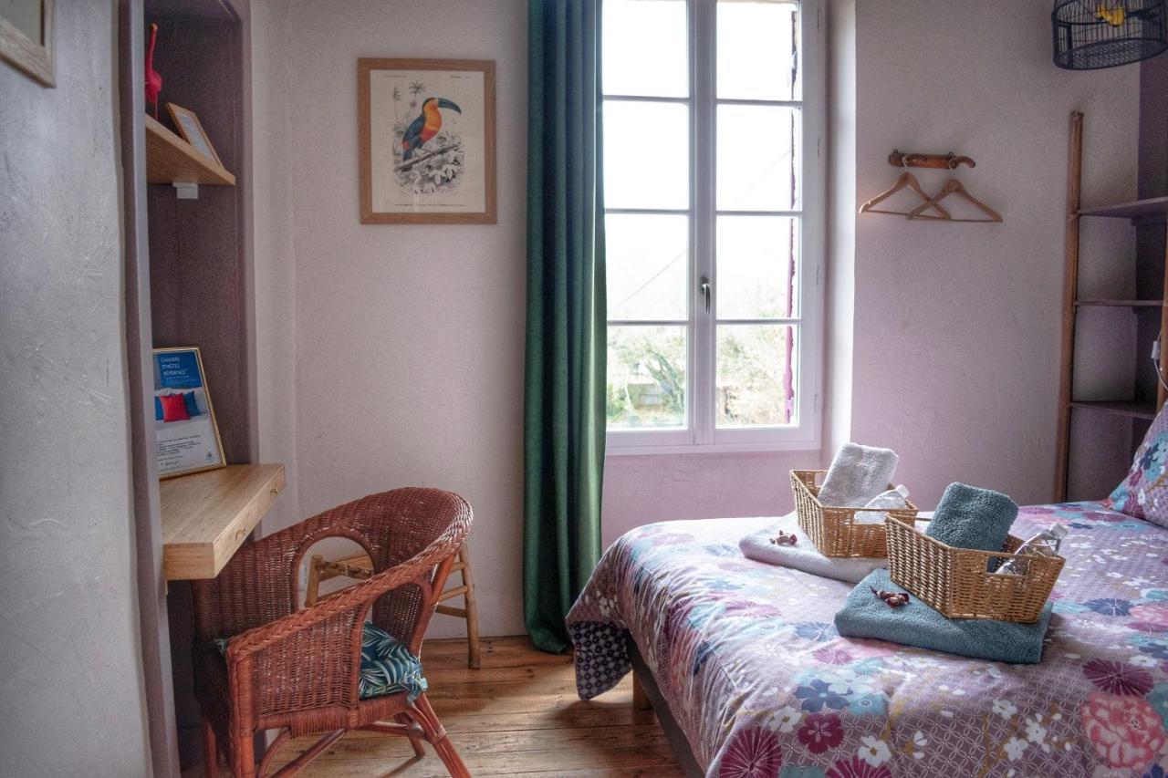 Les Volets Violets Bed & Breakfast Salles  Eksteriør bilde