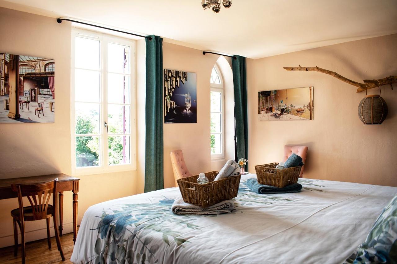Les Volets Violets Bed & Breakfast Salles  Eksteriør bilde