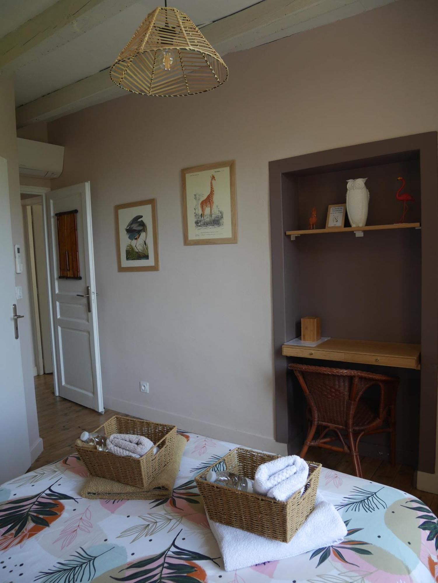 Les Volets Violets Bed & Breakfast Salles  Eksteriør bilde